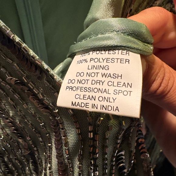 NWT Mac Duggal Sequined Long Sleeve V-Neck Gown 4977 Wedding Formal Evening Gown - Picture 3 of 7